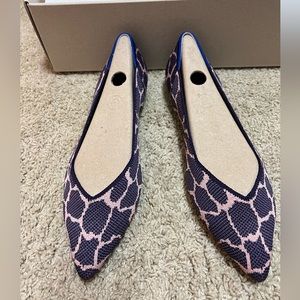 BNWT, Limited Edition, Rothy’s Point in Violet Giraffe, never worn, size 8.5.
